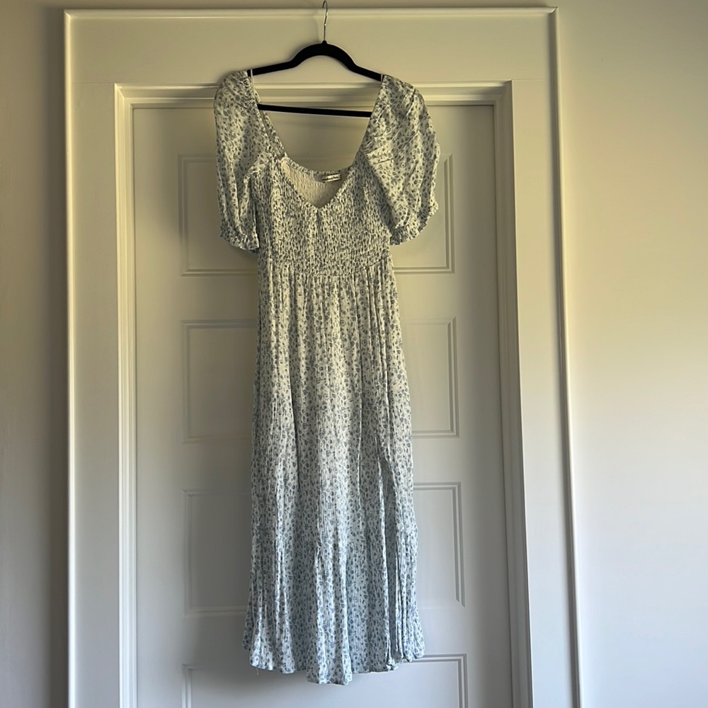 Women’s Abercrombie floral dress size MT